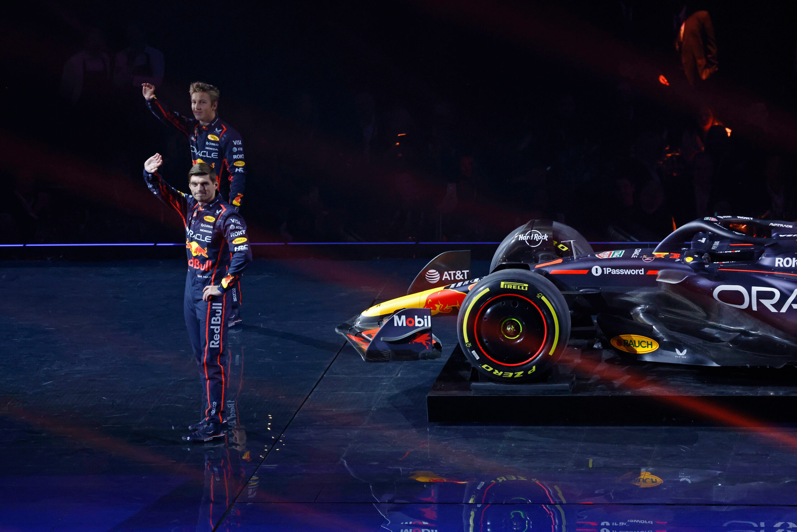 Verstappen habla de «mucho dinero» y niega oferta millonaria de Aston Martin en F1
