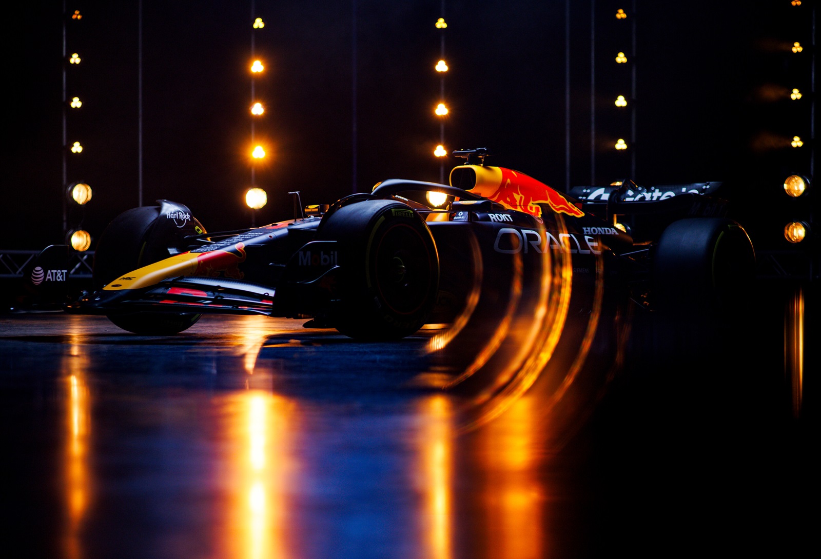 Red Bull aposta em novo projeto e mostra RB21 com novidades na tampa do motor e asa