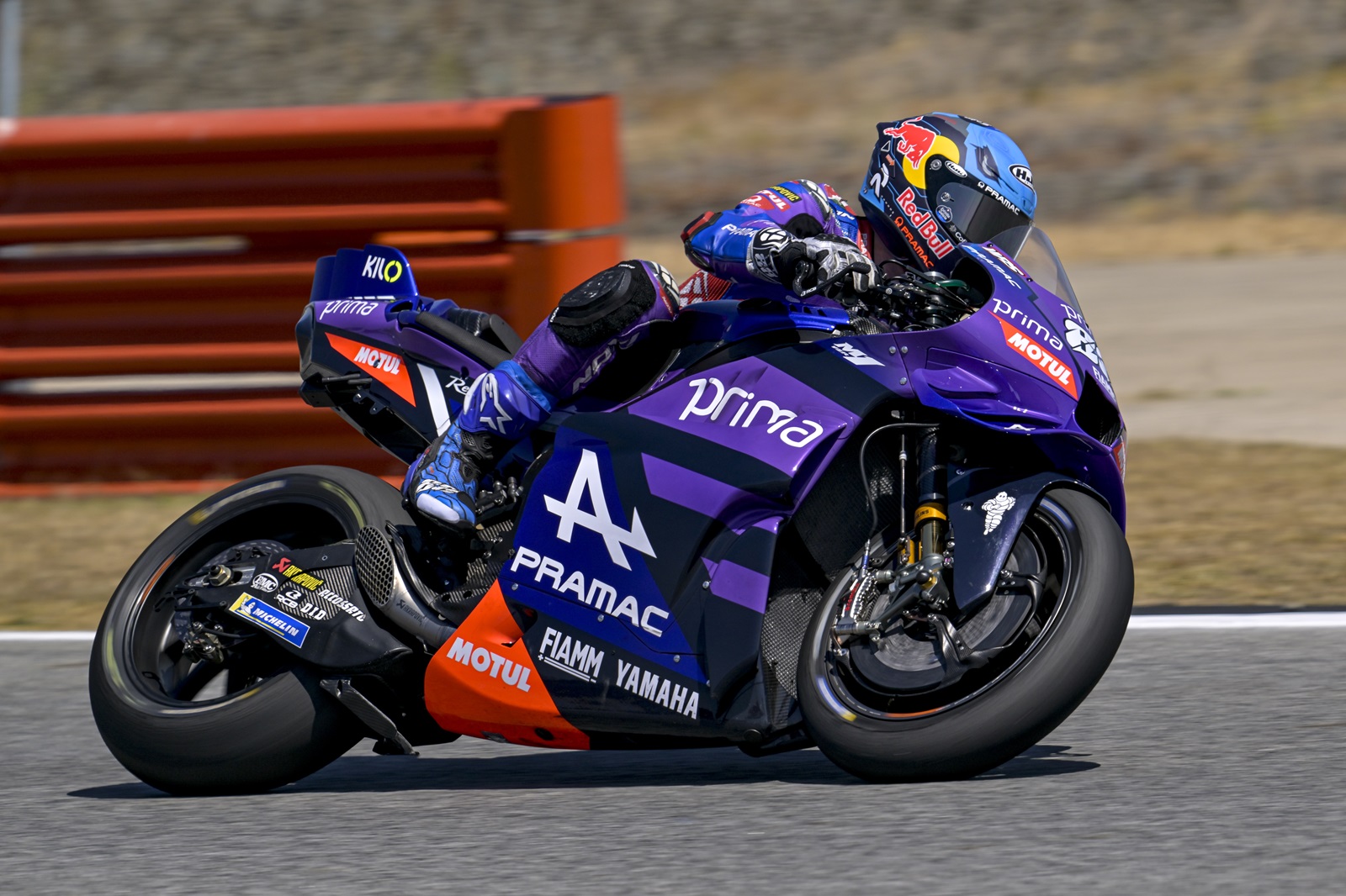 Oliveira vê Yamaha com “técnica diferente” e assume: “Sofrendo mais no ponto de freada”