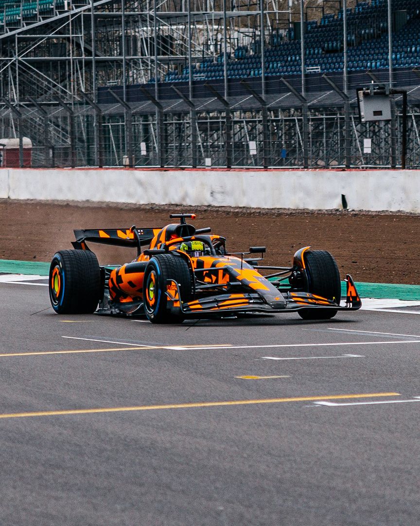McLaren hace misterio con diseño de camuflaje y muestra primeras líneas del coche de 2025