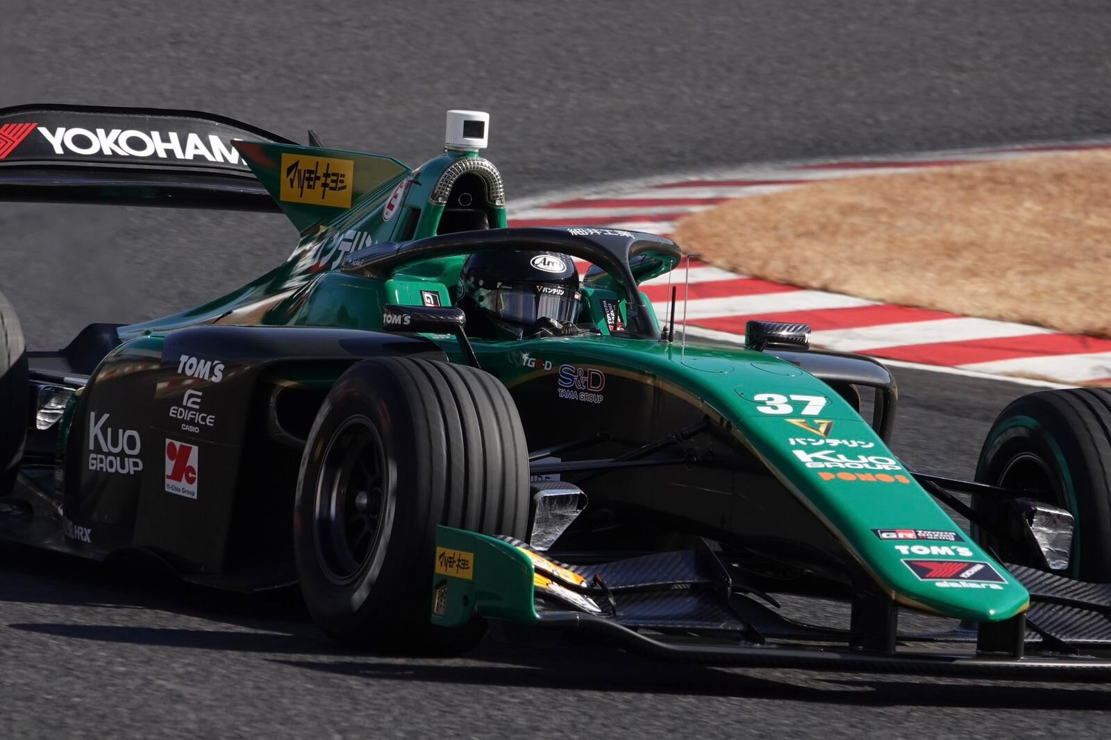 Fenestraz revela daños en primer día de test en Suzuka: “Rompimos parte del piso del auto”