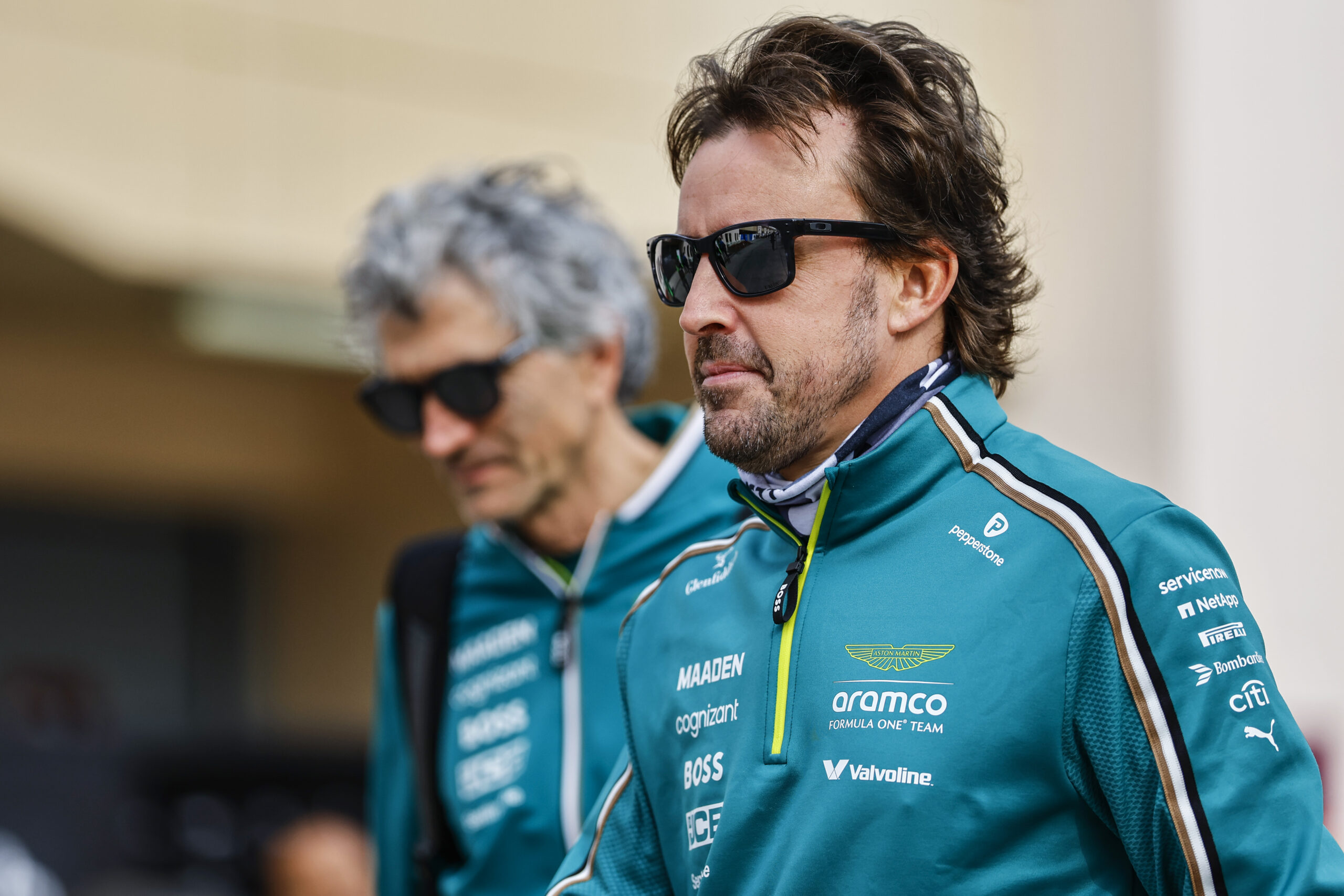 Alonso elogia, mas diz que tem vantagem sobre novatos: “Quanto mais, melhor para mim”