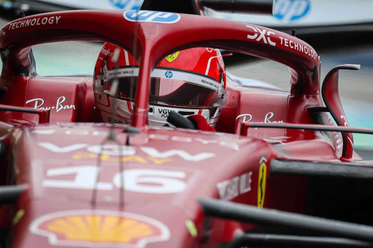 Leclerc celebra 1º dia “sem contratempos” e elogia Ferrari, mas avisa: “Ainda é cedo”