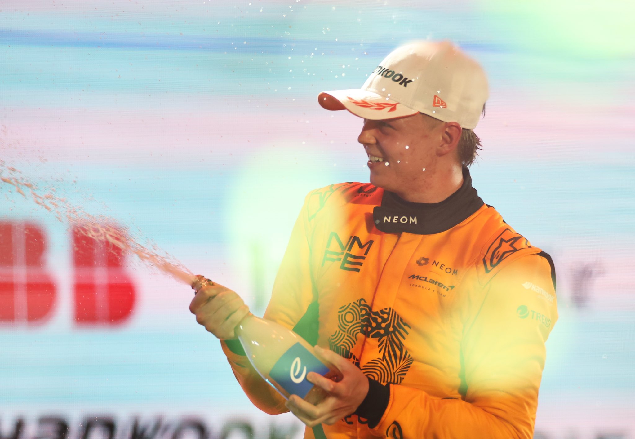 Barnard vê McLaren ‘on fire’ após pole no eP de Jedá 2 e mira vitória: “É minha meta”