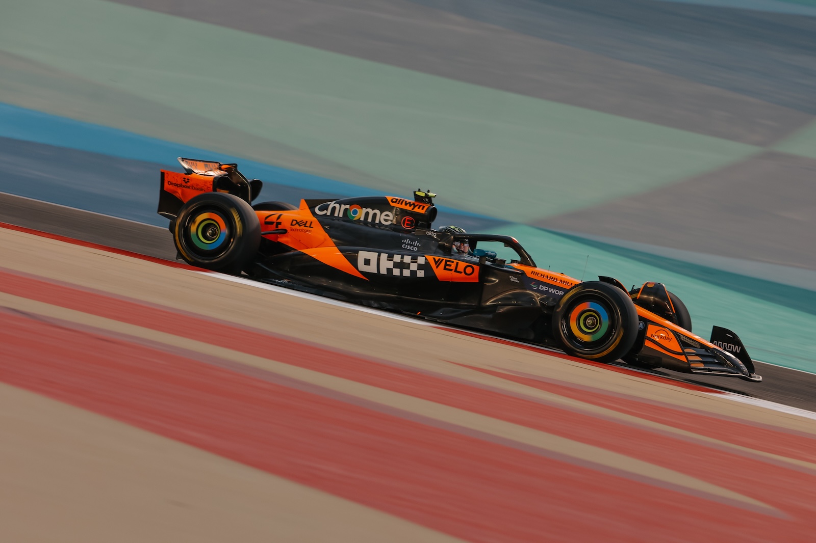 McLaren celebra testes feitos em dias “produtivos”, mas garante: “Muito a trabalhar”