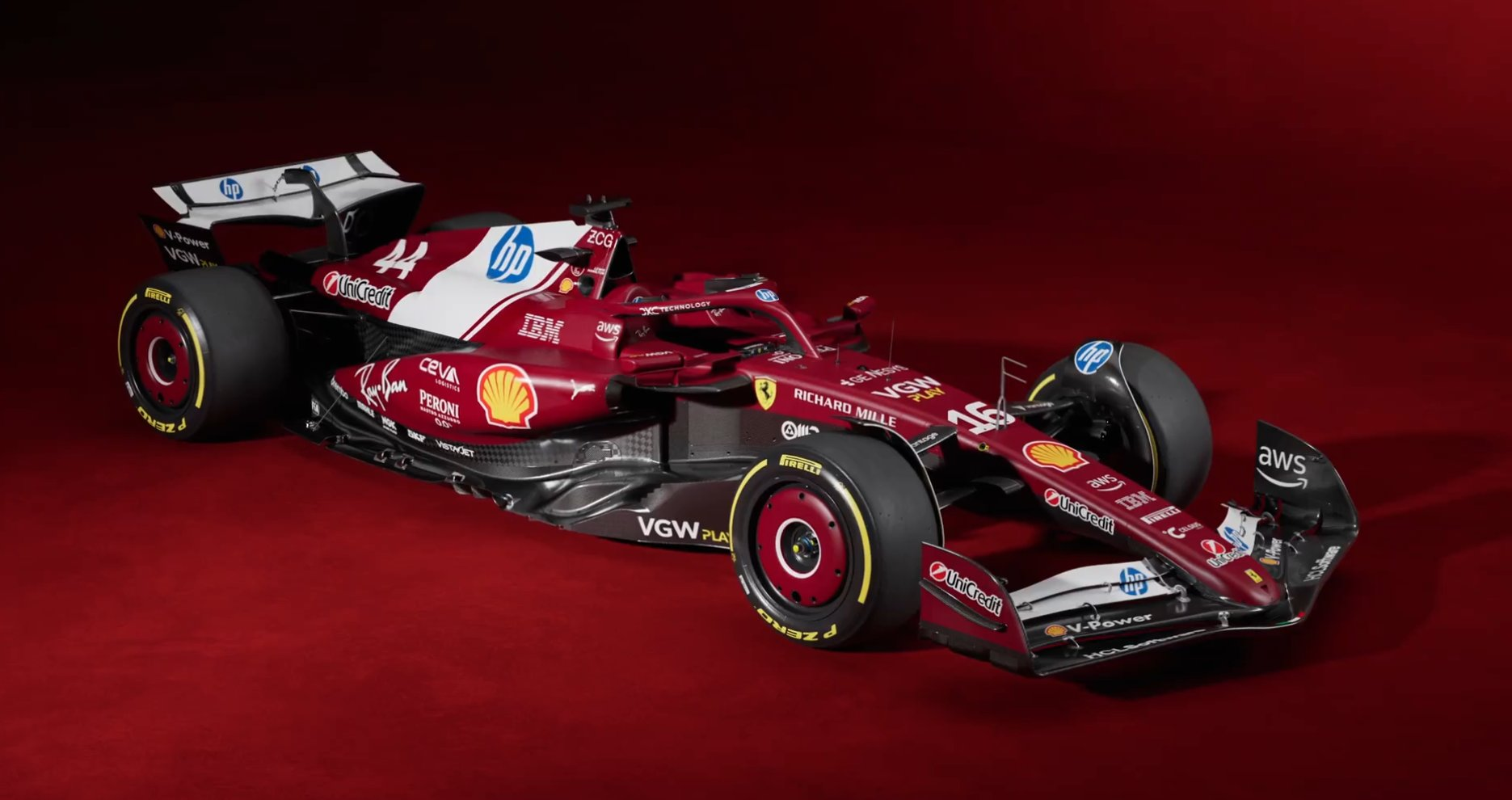 Ferrari ousa e coloca faixa branca junto de vermelho tradicional no carro de 2025