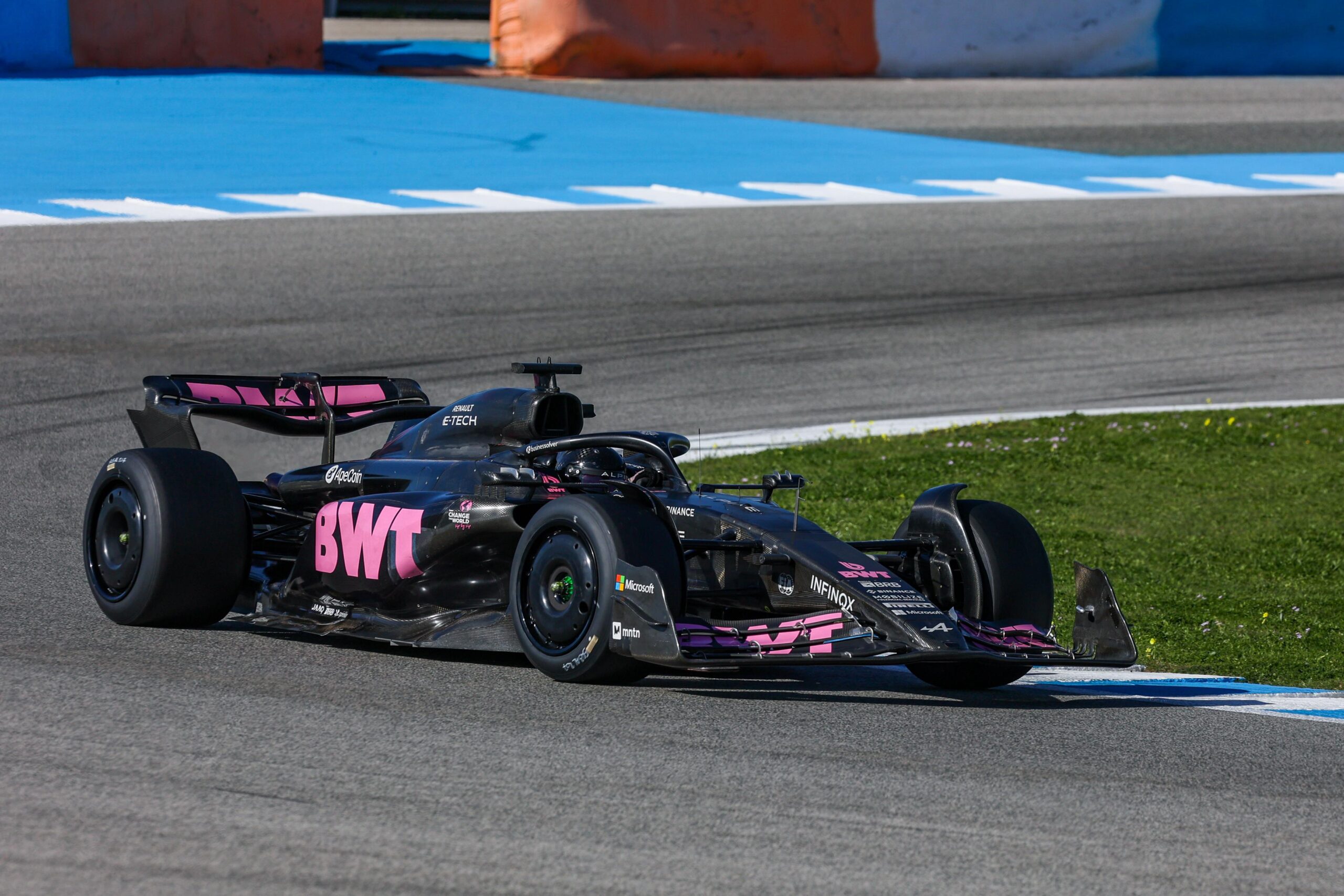 Doohan supera Russell e lidera segundo dia de testes da Pirelli em Jerez