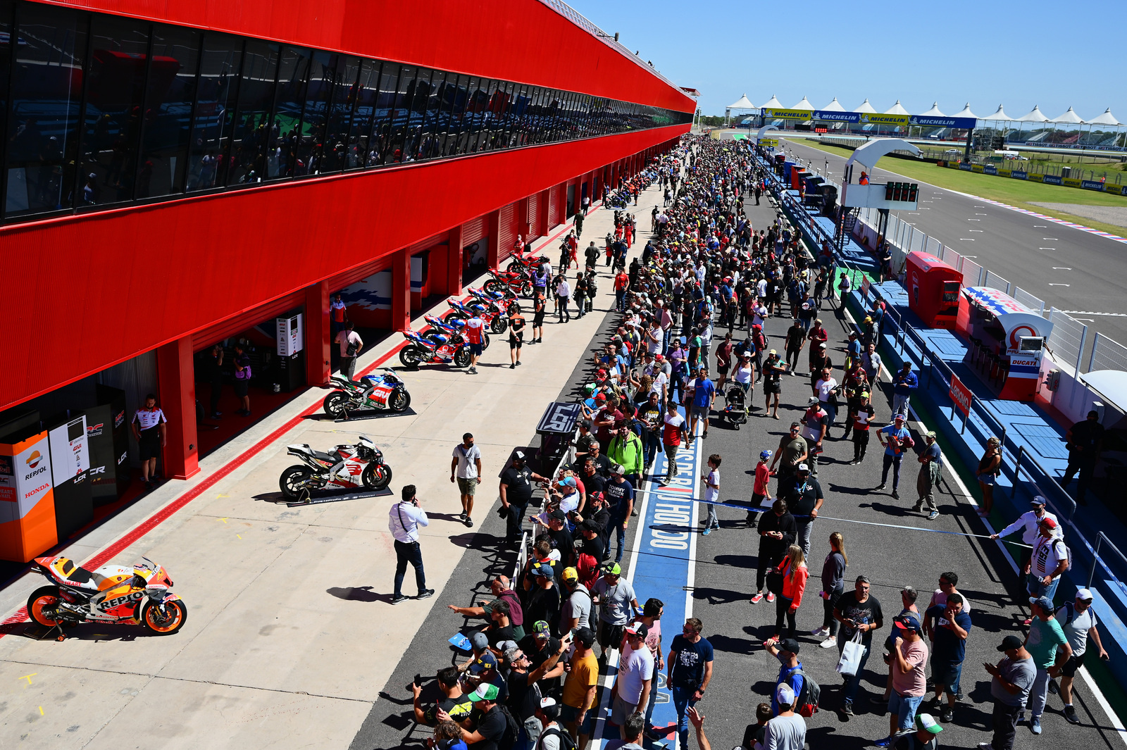 Liberty Media reitera fé em aval na compra da MotoGP: “Mercado vai além dos esportes”