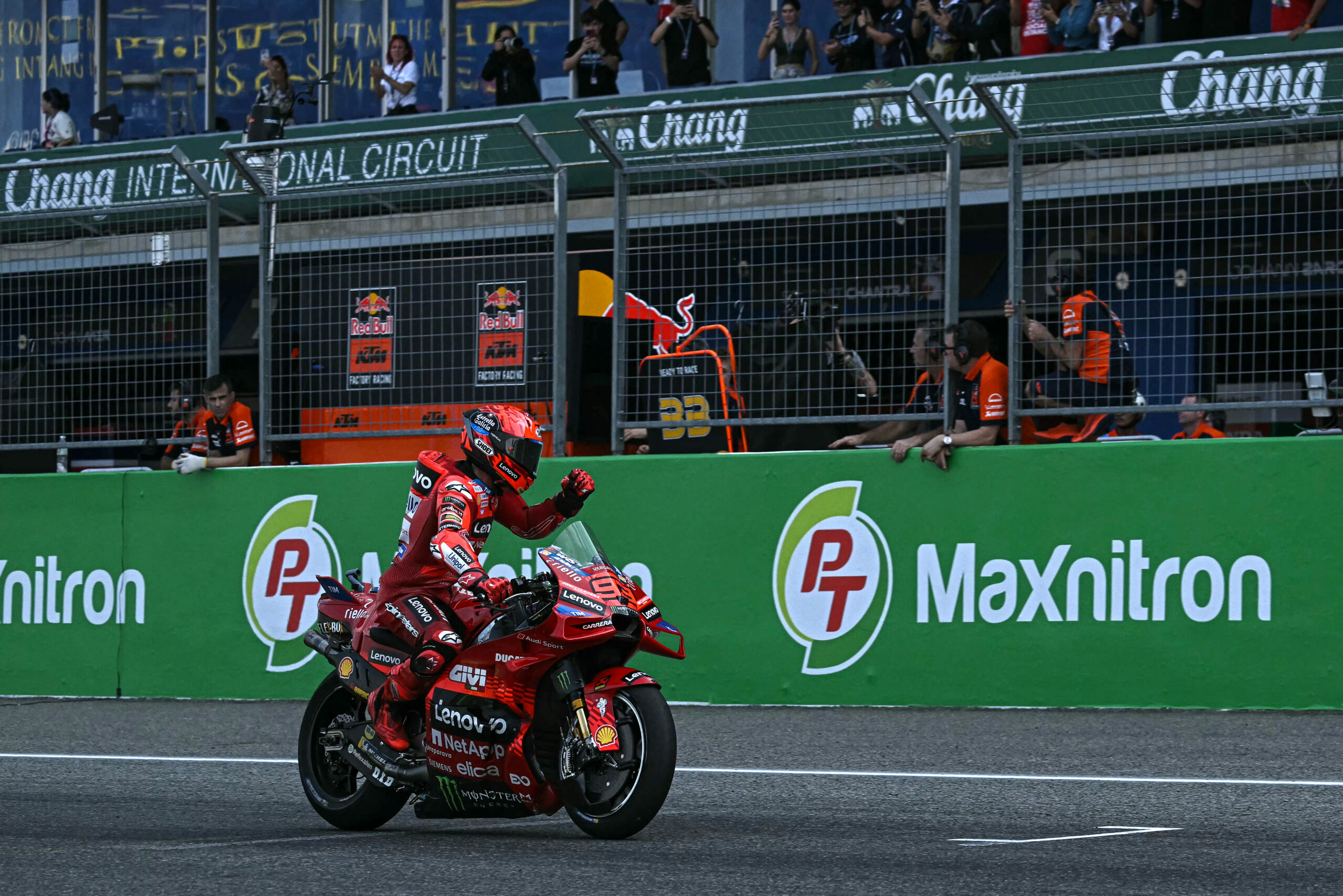 Marc Márquez confirma favoritismo e vence abertura da MotoGP na Tailândia. Bagnaia é 3º