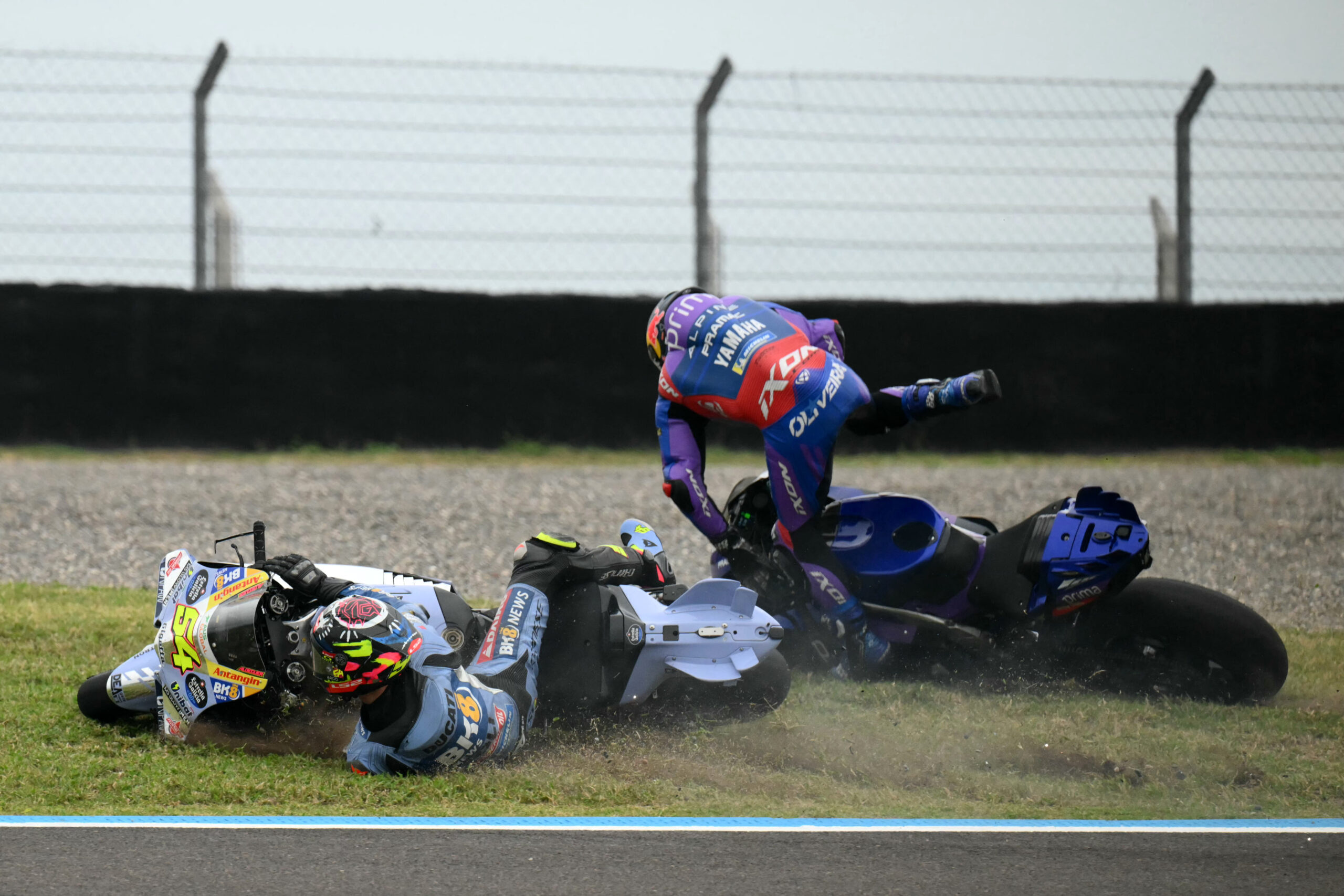 Oliveira é levado para fazer exames em hospital após acidente em sprint da Argentina