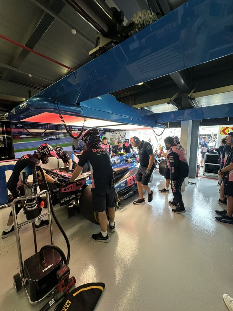 FIA revela que “4 o 5 equipos debieron cambiar el alerón trasero” para el GP de China