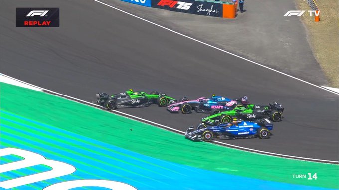 Doohan leva 10s de punição e 2 pontos na carteira por toque em Bortoleto na China