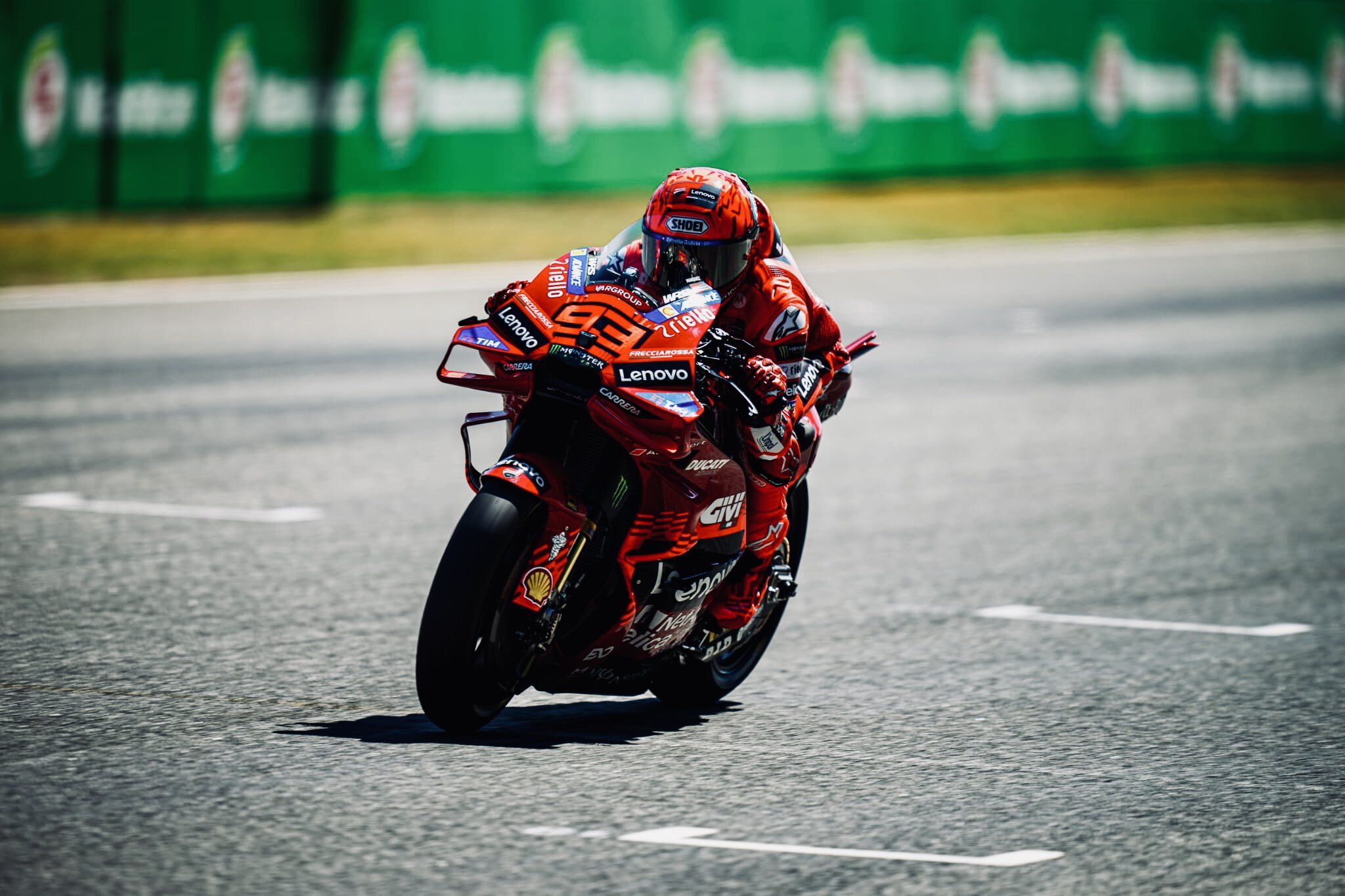 Márquez domina de punta a punta y gana primera carrera sprint de 2025 en Tailandia
