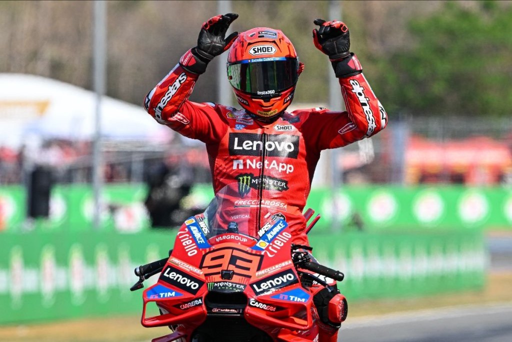 Márquez confirma favoritismo y gana en el estreno de MotoGP en Tailandia; Bagnaia, 3º