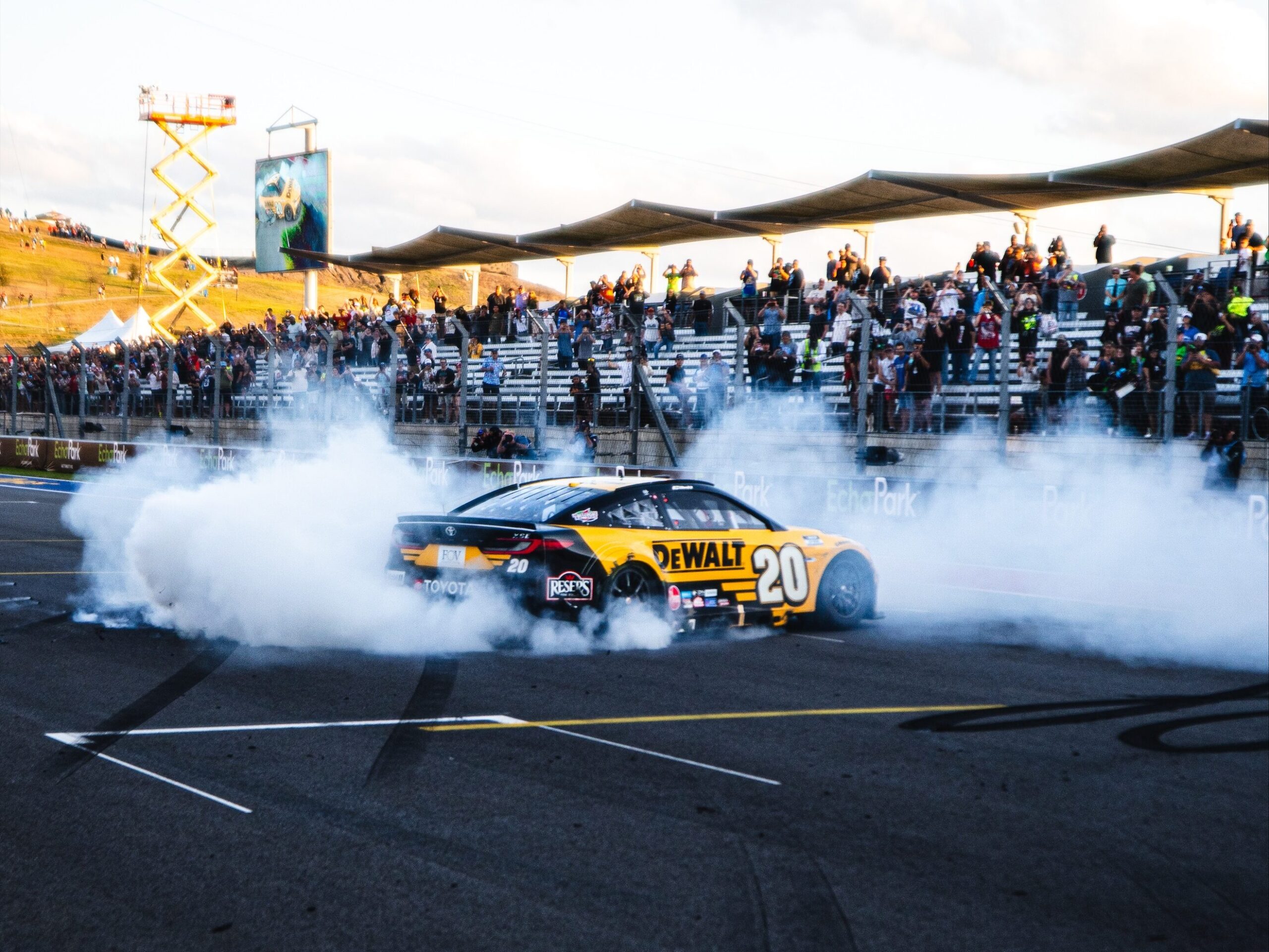 Bell gana la ronda de Austin y se anota su 2ª victoria consecutiva en la Nascar 2025