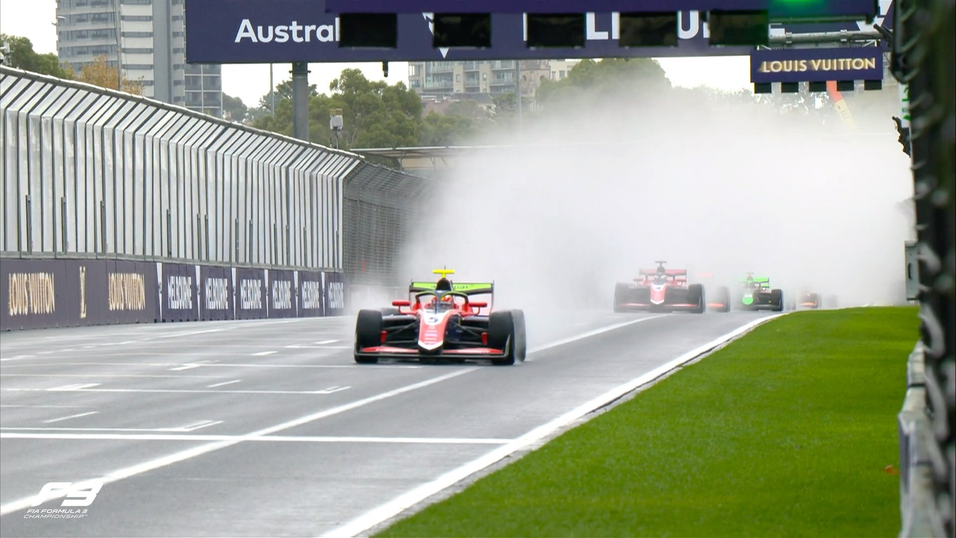 Camara controla la presión y gana accidentada segunda carrera de F3 en Australia