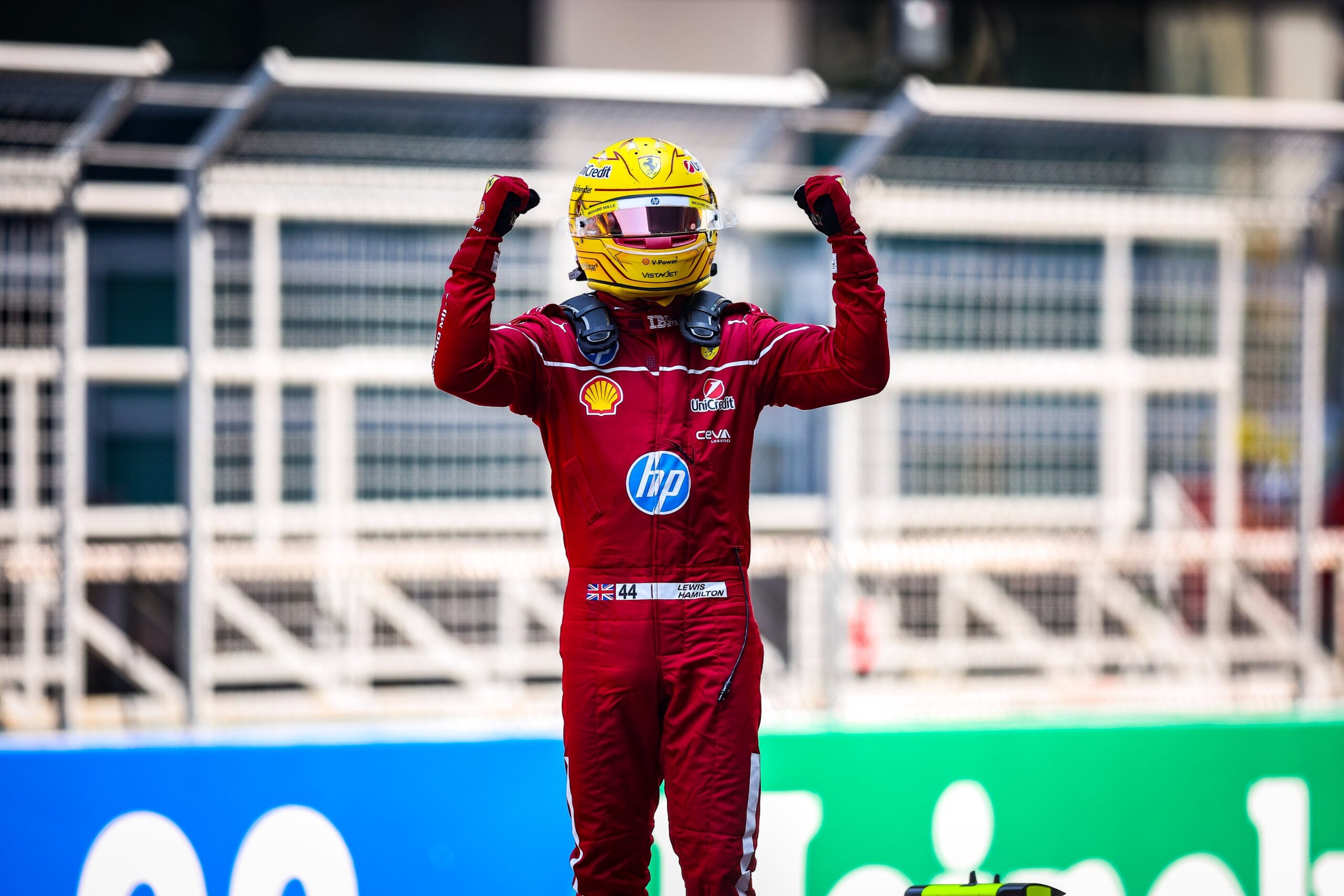 Hamilton responde a críticos tras victoria en carrera sprint de China: “Paso a paso”