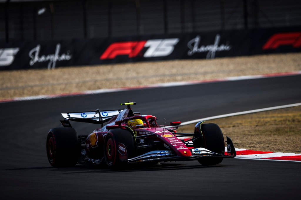 Hamilton ve afectado equilibrio por cambios que dejaron a Ferrari «en el filo de la navaja»