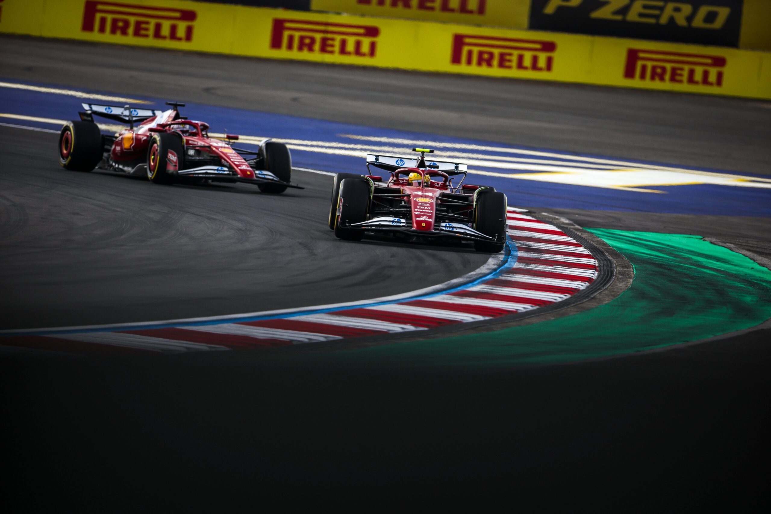 F1 niega crear una “narrativa engañosa” en la edición de radio entre Hamilton y Ferrari