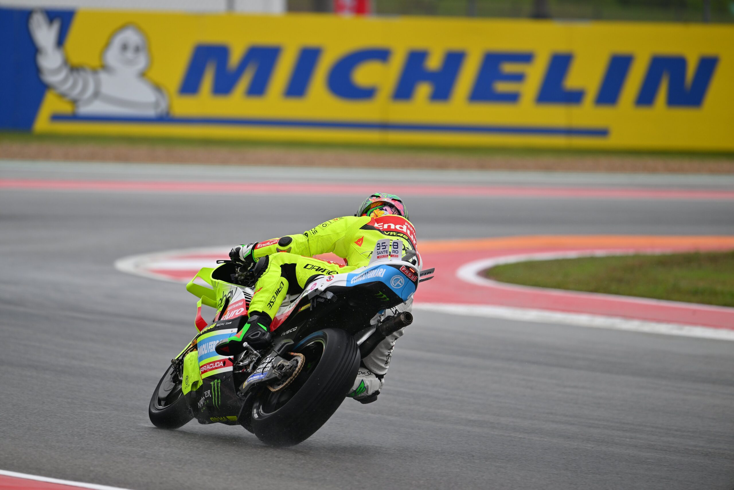 Morbidelli lidera molhado TL1 da MotoGP em Austin. Marc Márquez cai e fica em 3º