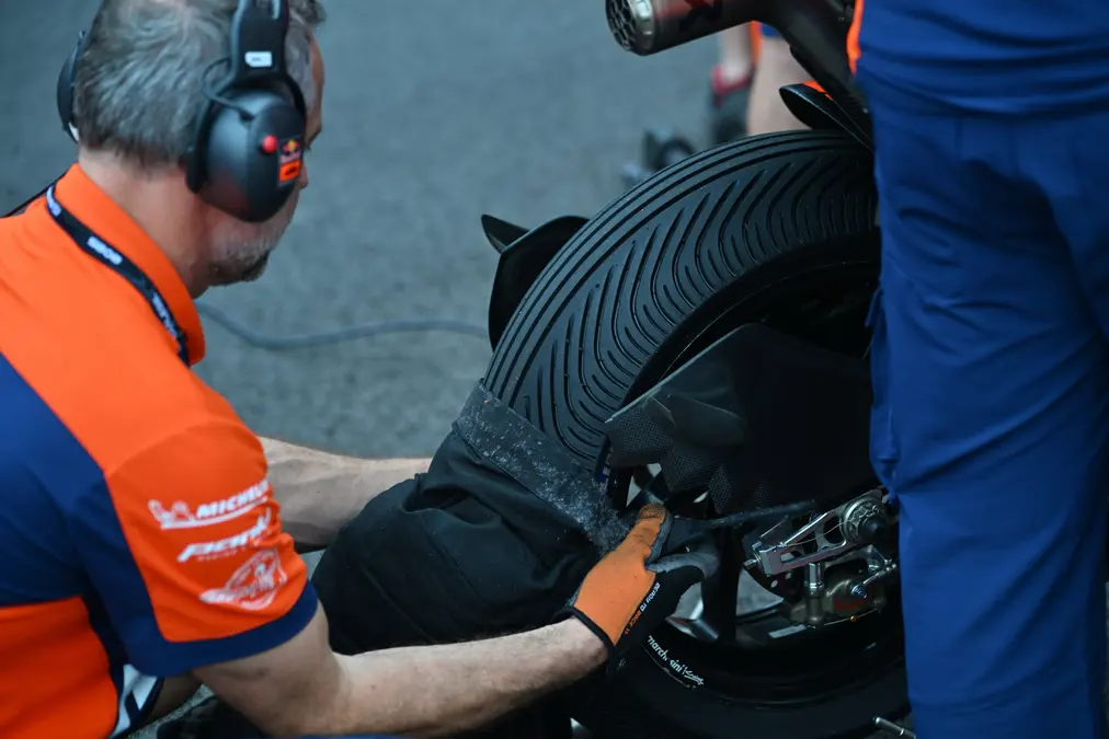 MotoGP habla de “situación sin precedentes” y explica el retraso de la largada en Austin