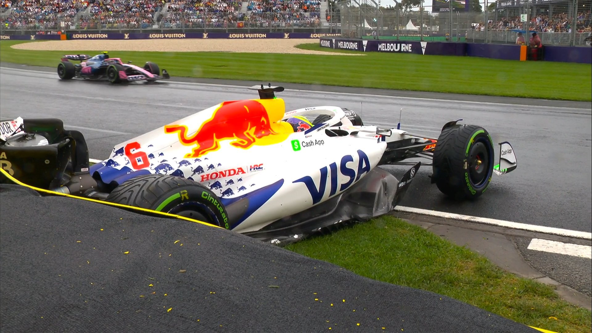 Hadjar bate em volta de apresentação e obriga F1 a adiar largada do GP da Austrália