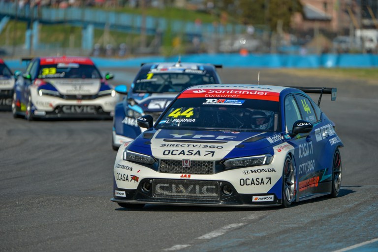 Leonel Pernía é o líder do TCR South America (Foto: TCR South America)