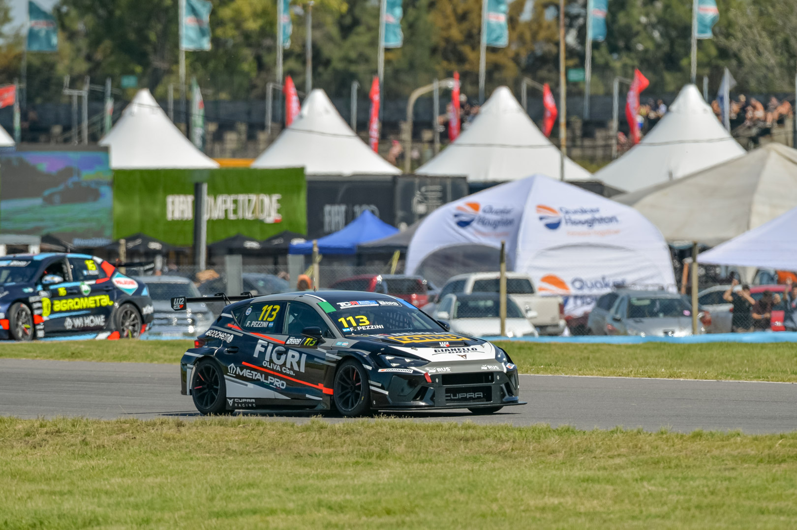 Pezzini salta na largada e vence corrida 2 do TCR South America em Rosário
