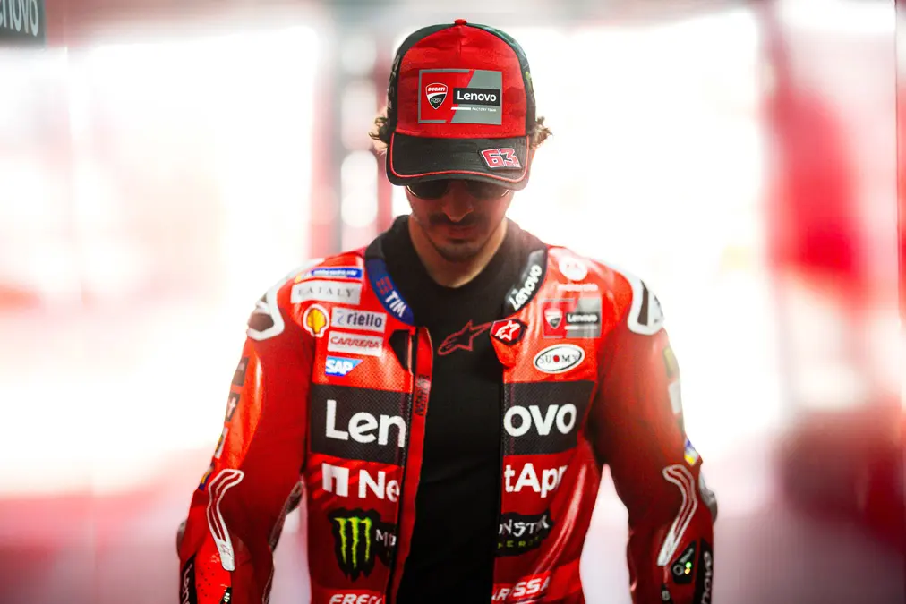 Ducati intenta calmar a Bagnaia tras la derrota con Márquez en Tailandia: “Está todo bien”