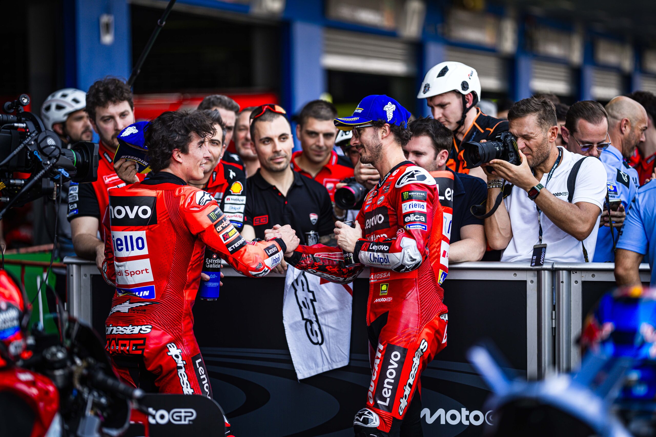 Pirro espera reação de Bagnaia na MotoGP, mas alerta para “incômodo” Marc Márquez