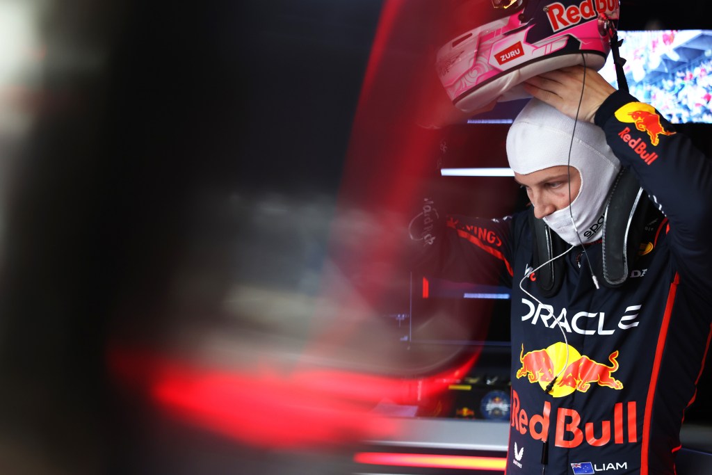 Lawson cambia puesta a punto de suspensión y larga desde boxes en el GP de China de F1