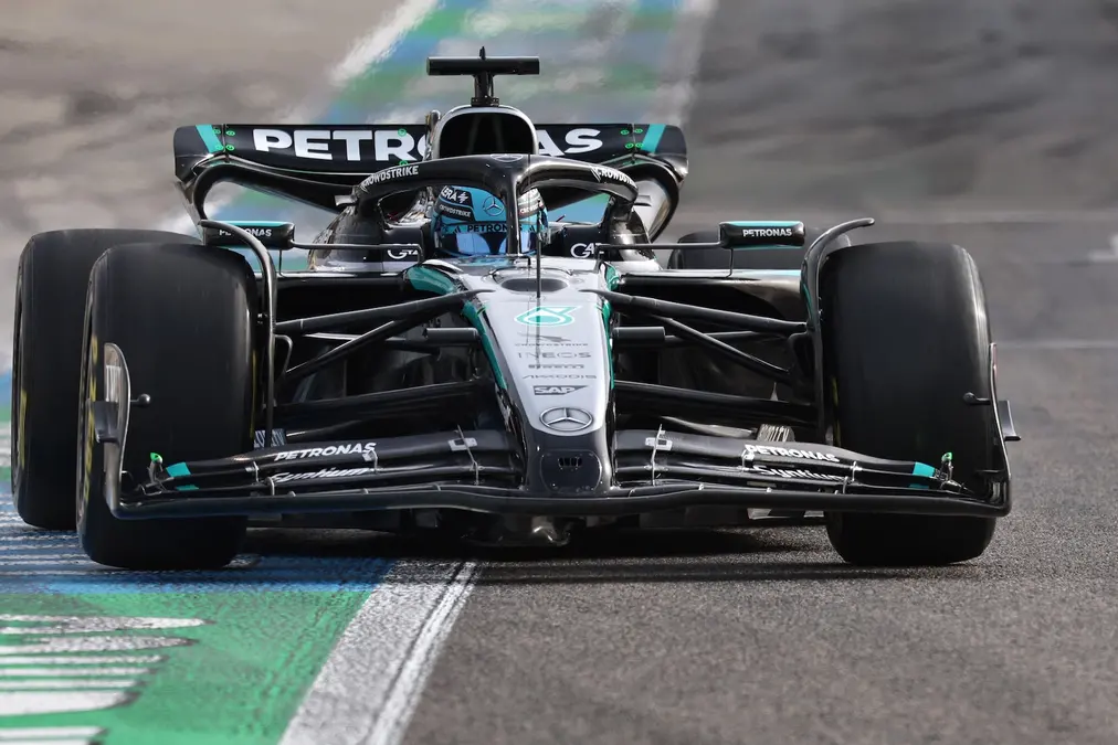 Russell ve “tiempo y lugar” para los insultos y pide a los pilotos que sean “auténticos”