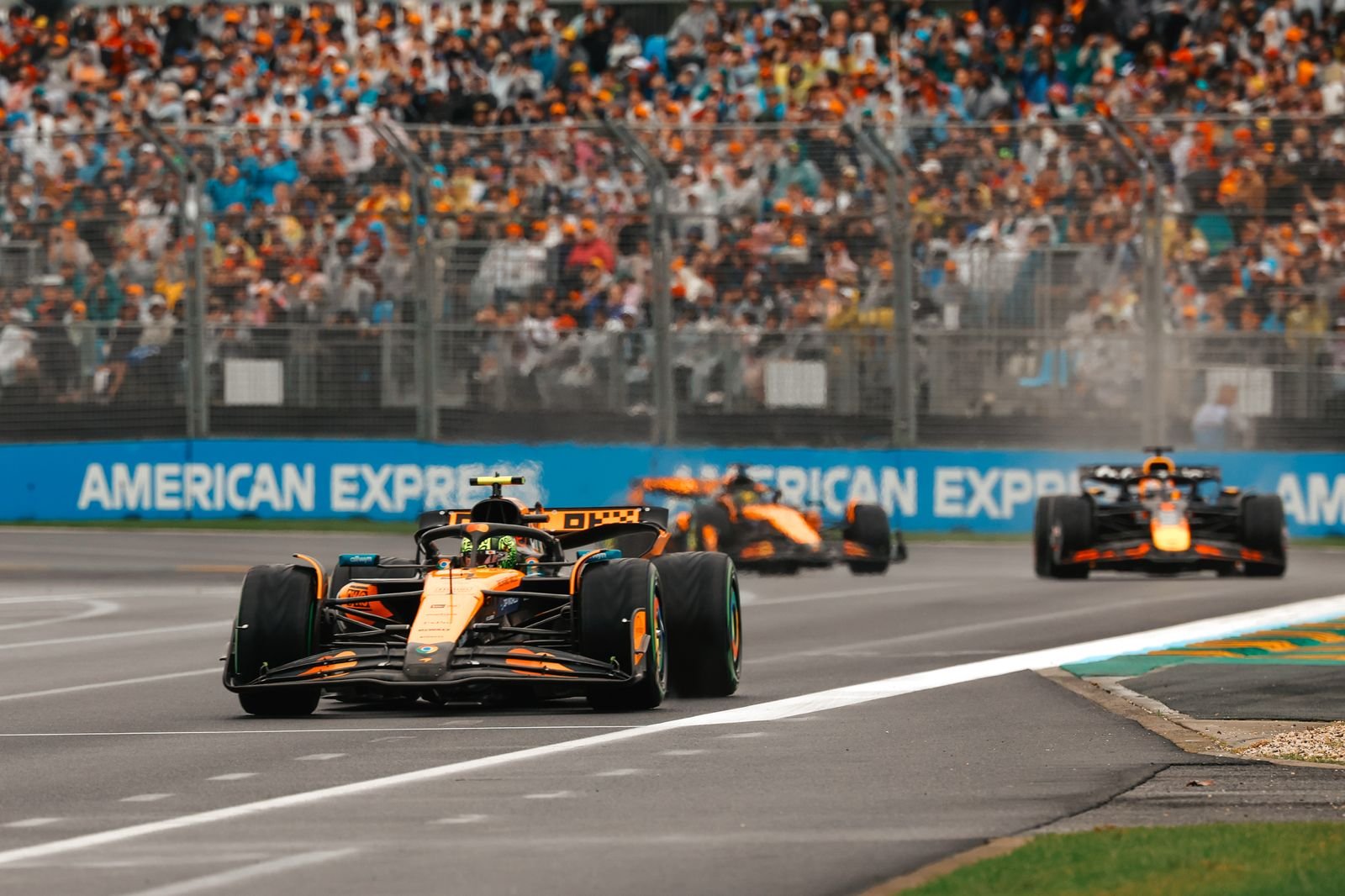 Norris diz que diretiva sobre asa traseira “não é para McLaren” e garante: “Mudamos nada”