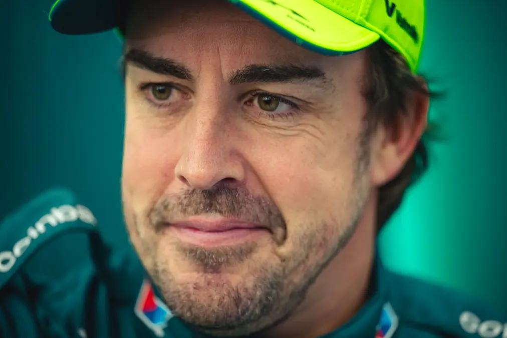 Alonso dice que Aston Martin «está alineada» para evitar un «doloroso» 2026 en F1
