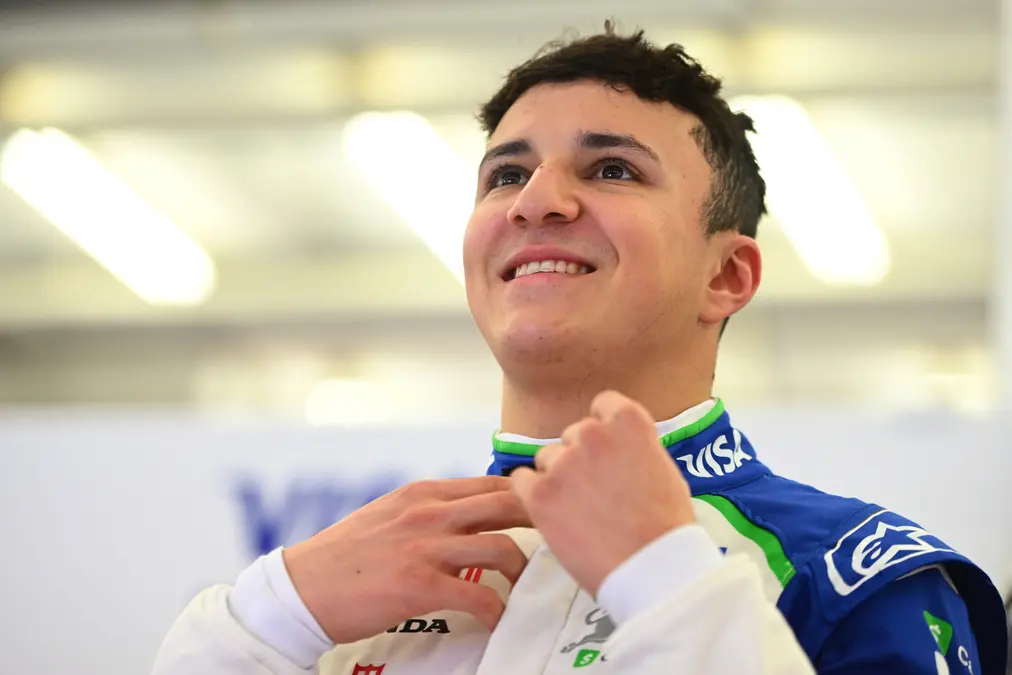 Hadjar habla antes del debut en F1: “He esperado mucho tiempo este momento”