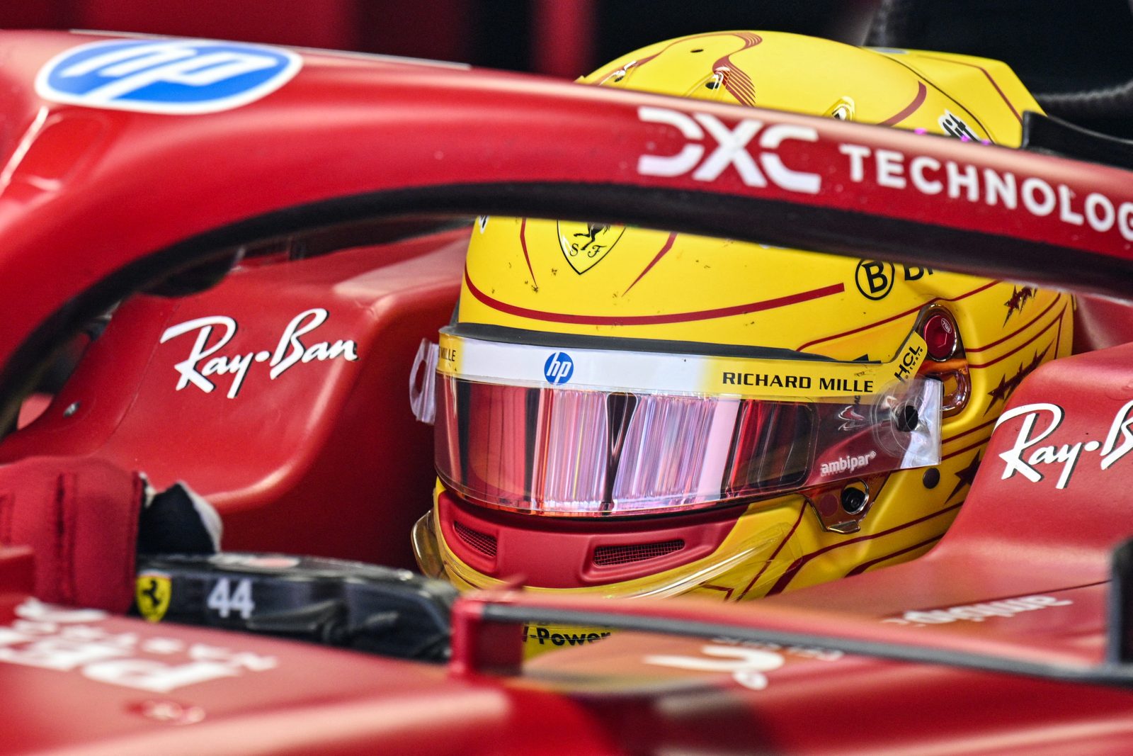 Ferrari sai em defesa de Hamilton após início difícil na F1 2025: “Não está desgastado”