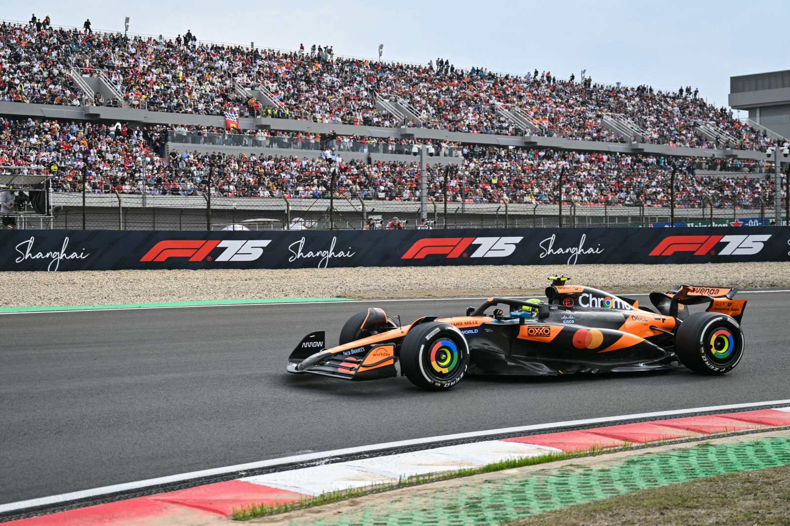 McLaren explica problemas no carro de Norris na China: “Precisava tirar pressão do freio”