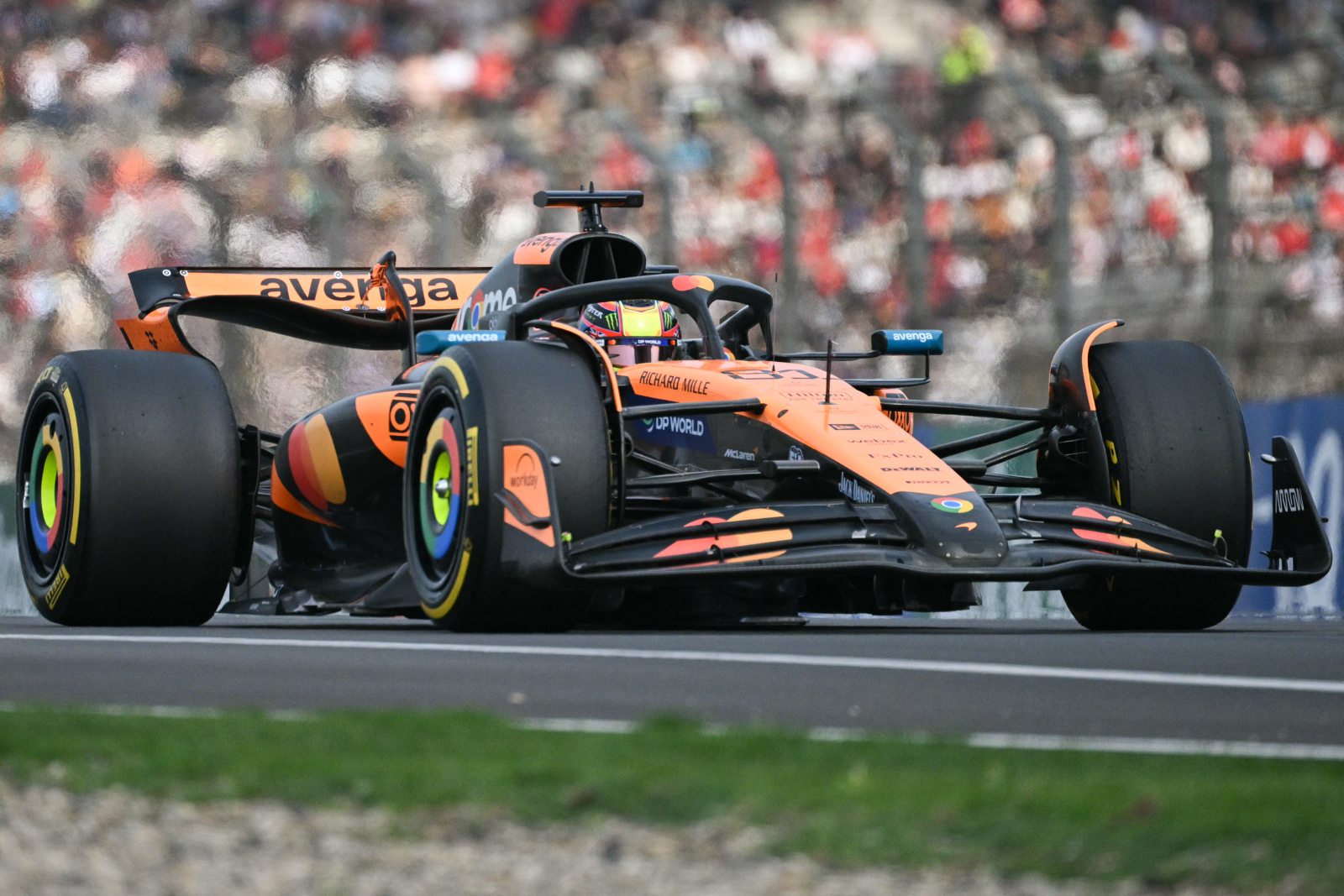 Piastri vence sonolento GP da China e puxa dobradinha da McLaren. Bortoleto é 14º