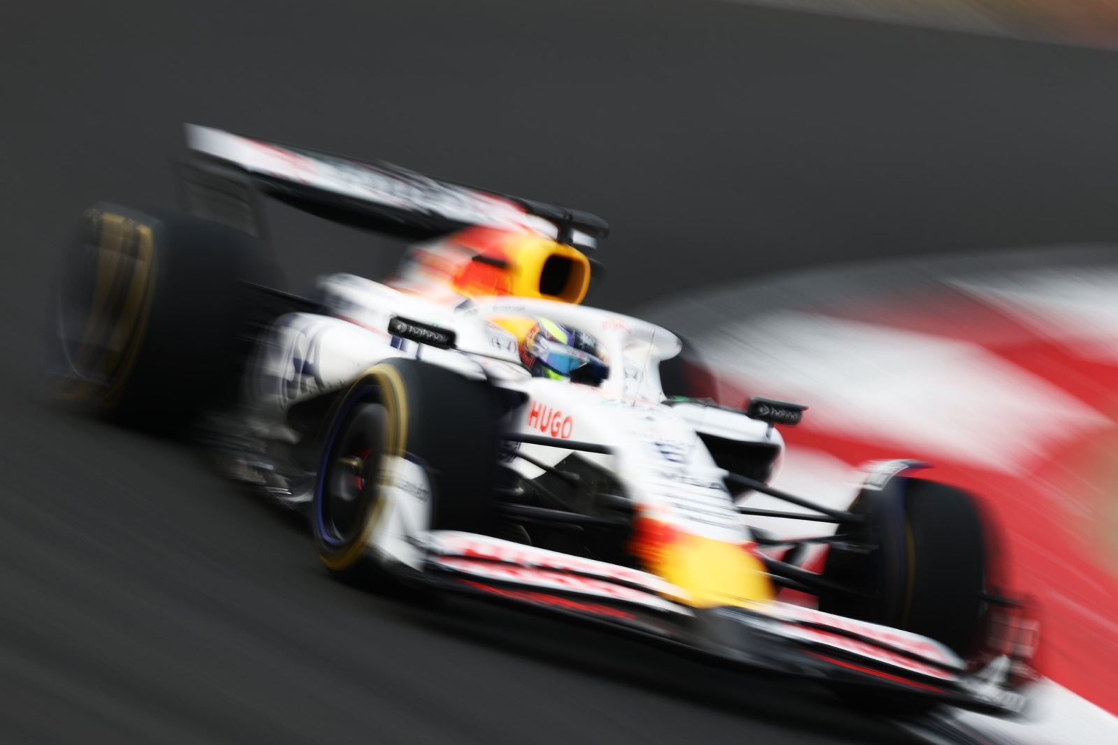 Hadjar lamenta estratégia de duas paradas no GP da China: “Esperávamos pontuar”