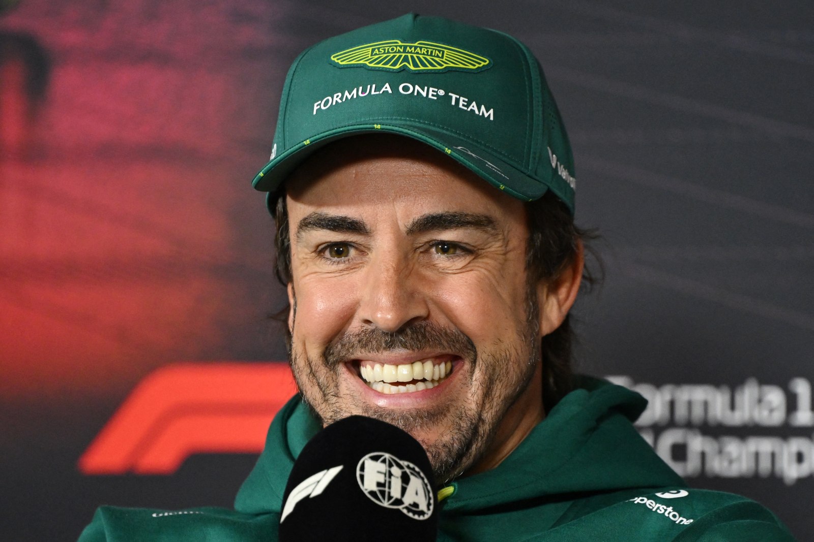 Alonso pede tempo para Newey trabalhar na Aston Martin e diz que “F1 não é futebol”