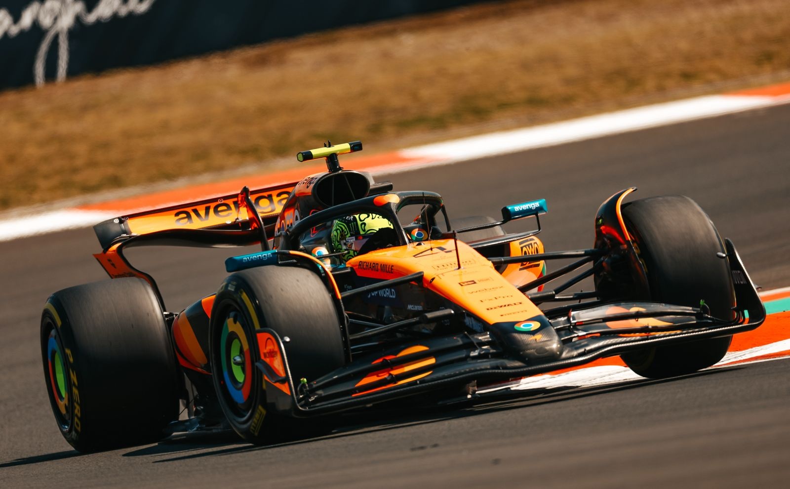 Norris vence ‘prévia’ da classificação e lidera treino livre do GP da China. Bortoleto é 19º