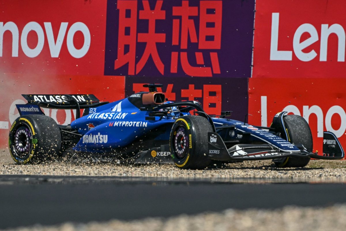 Albon mostra incômodo após classificação da sprint na China: “Precisamos de mudanças”