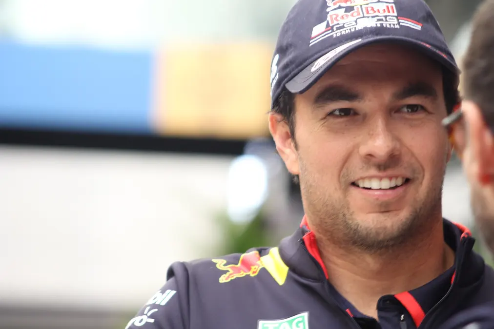 Pérez quiere volver a la parrilla y negocia con Cadillac para la temporada 2026 de F1