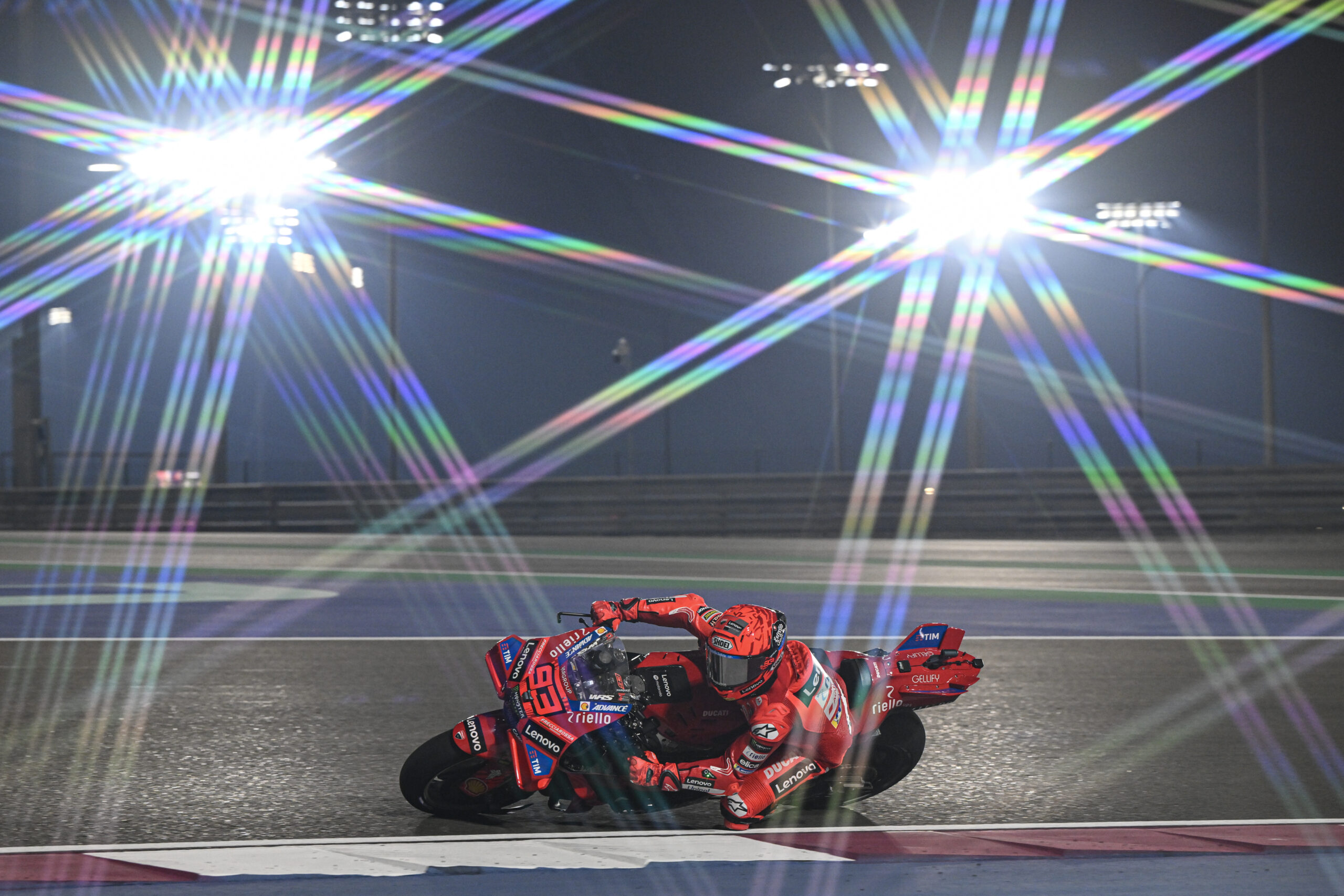 Marc Márquez anula irmão e vence monótona sprint da MotoGP no Catar. Bagnaia é 8º