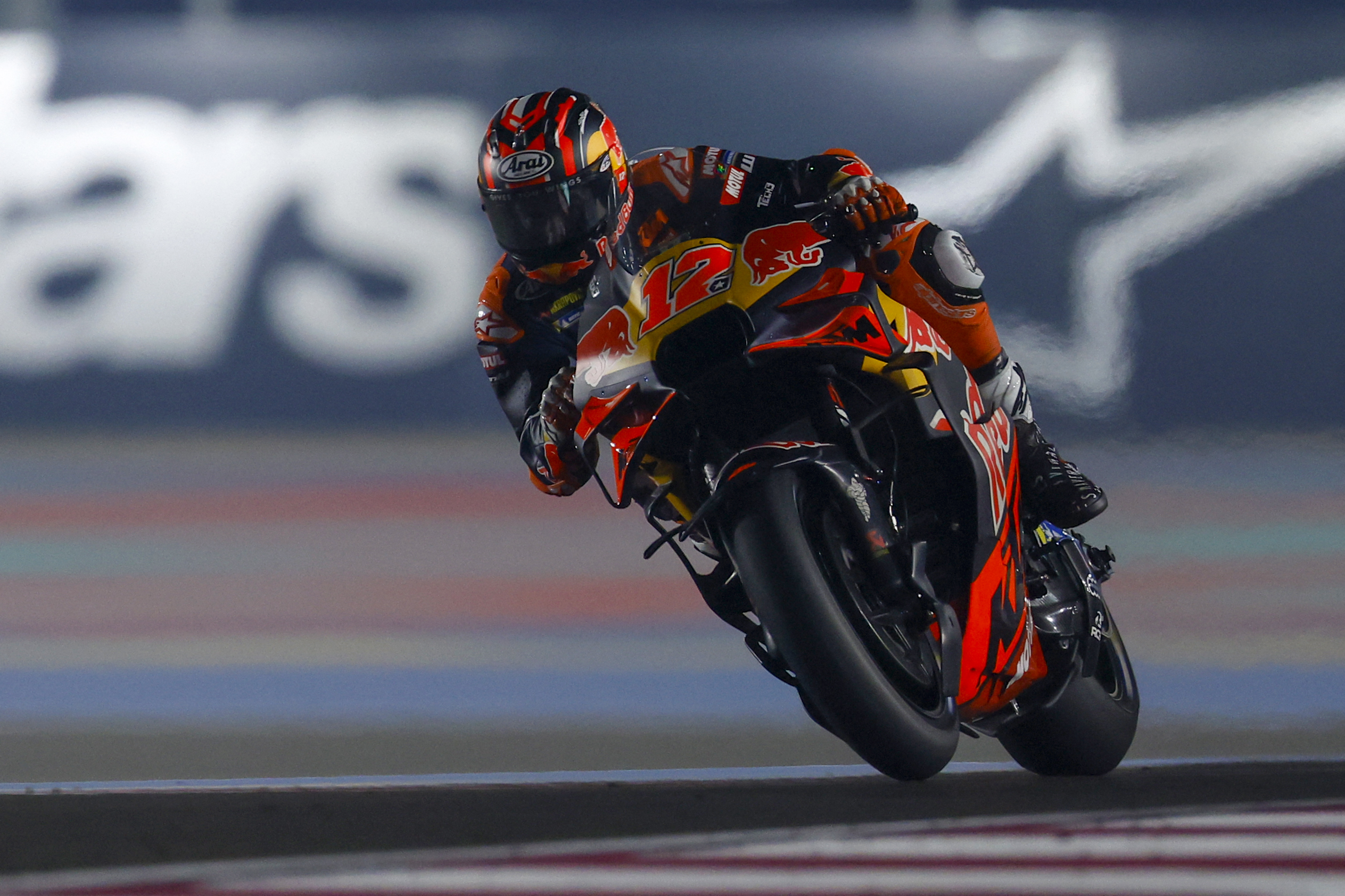 Diretor revela cobrança a Acosta e diz que fé de Viñales na moto “salvou rabo” da KTM