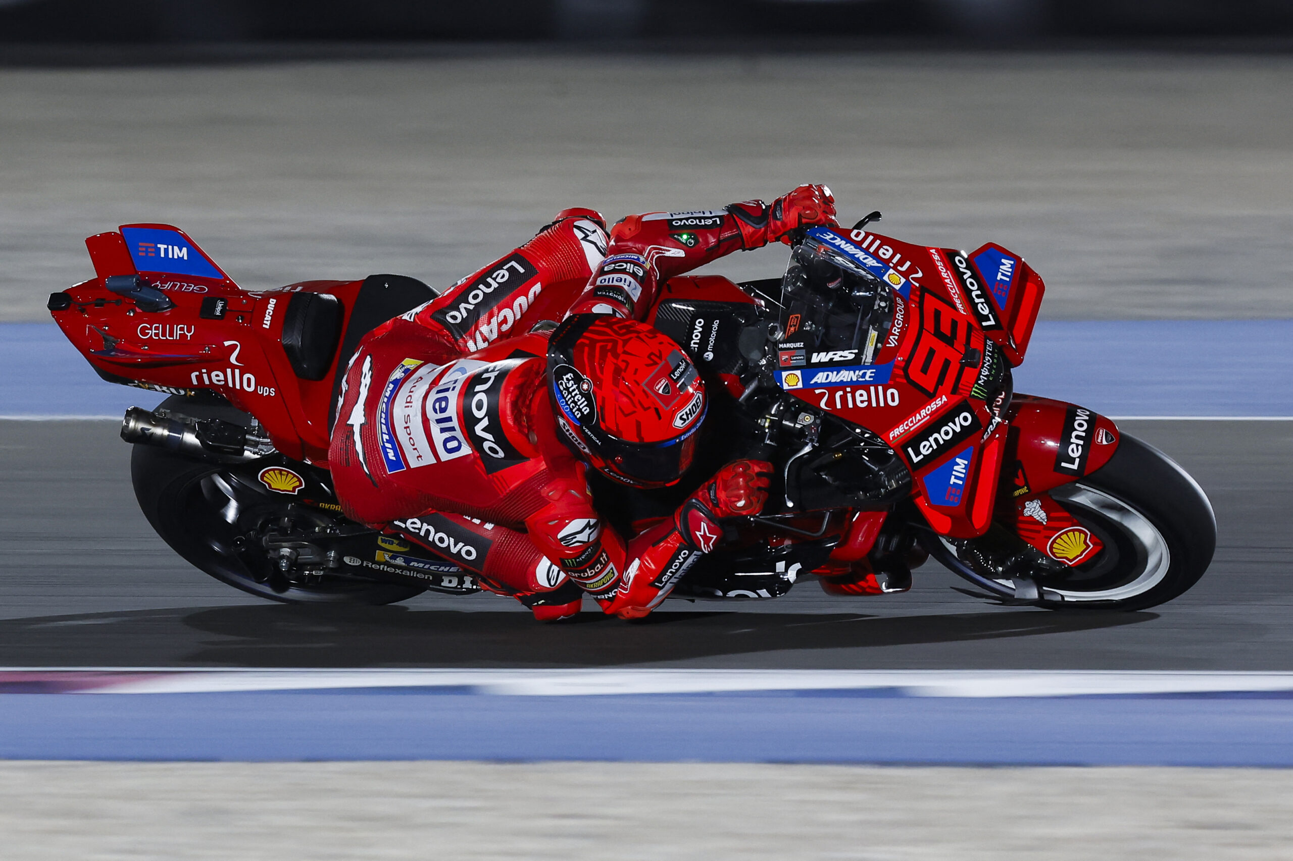 Marc Márquez controla desgaste dos pneus e vence agitado GP do Catar. Bagnaia é 2º