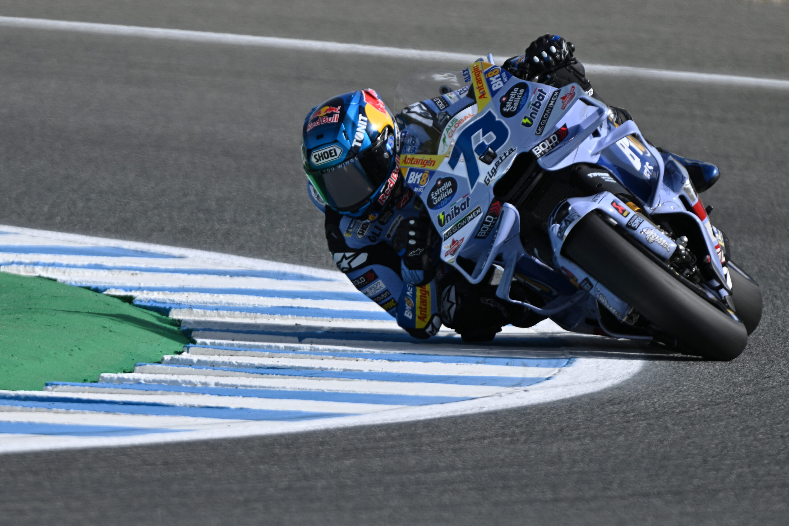 Álex Márquez vai do chão ao topo e rouba holofotes no 1º dia da MotoGP na Espanha