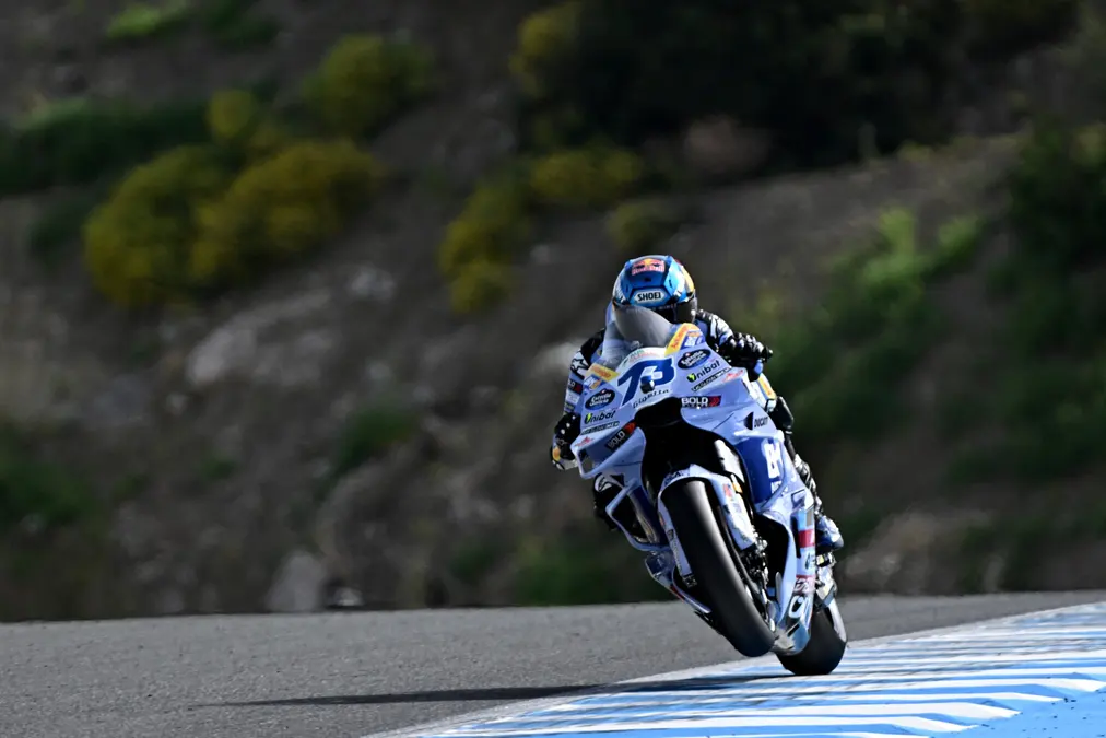 Álex Márquez sufre fuerte caída, pero encabeza entrenamiento de MotoGP en Jerez