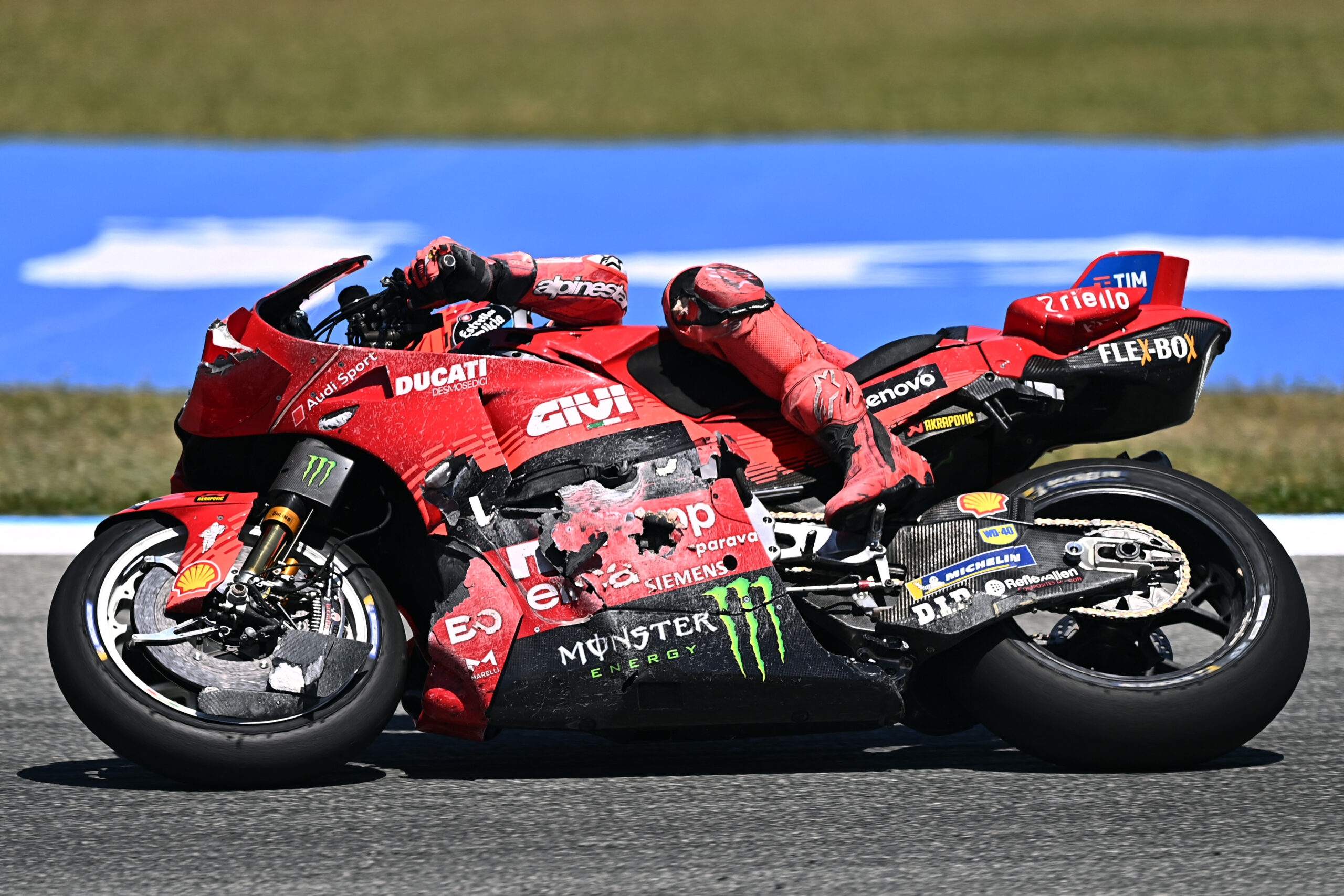 Ducati vê Marc Márquez “extraordinário”, mas assume: “Erra por excesso de confiança”