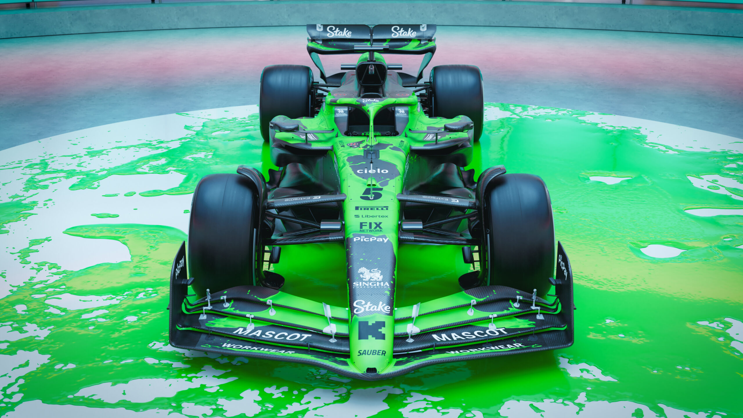 Sauber aumenta espaço da cor preta e salpica verde neon em pintura especial para Miami